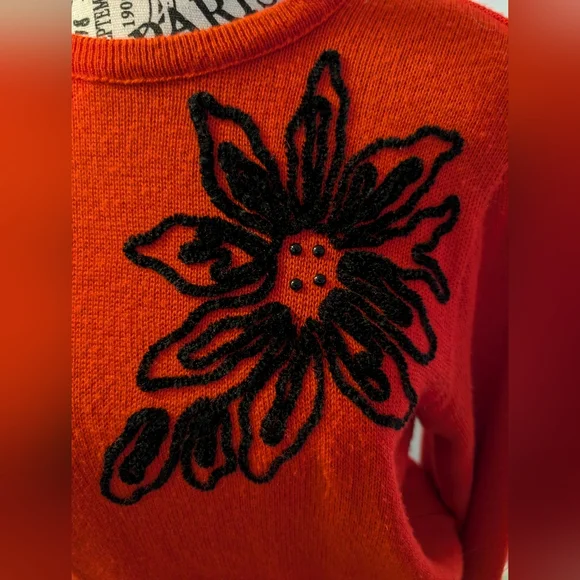 Vintage Women's Red Floral Embroidered D'Allairds Sweater Size Small - Picture 4 of 7